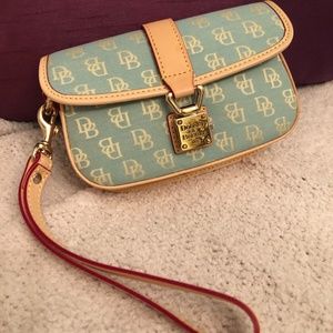 NEW! Dooney & Bourke wristlet